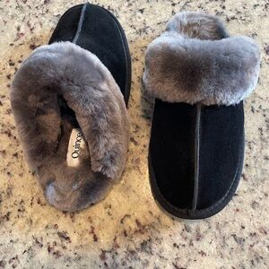 New Quince women’s Black australian shearling scuff Slippers SZ 6